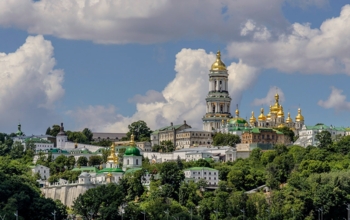 Sint-Sophiakathedraal en bijbehorende kloostergebouwen Kiev-Petsjersk Lavra.jpg