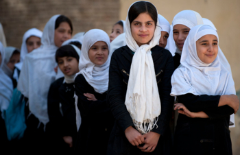 Schoolmeisjes in Afghanistan.jpg