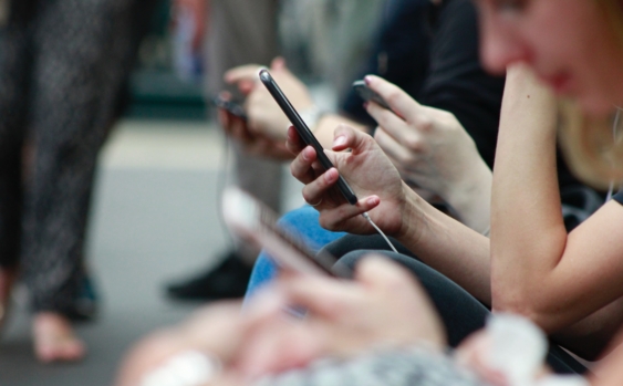 Actieplan om desinformatie en haatspraak op sociale media te bestrijden.jpg