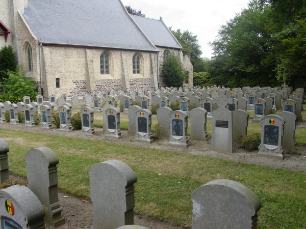 Belgische militaire begraafplaats Oeren.jpg
