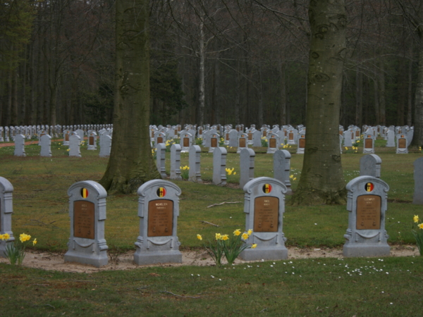 Belgische militaire begraafplaats Houthulst.jpg